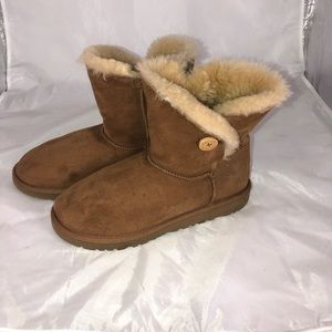 UGG Tan Suede Women’s Booties Size 6